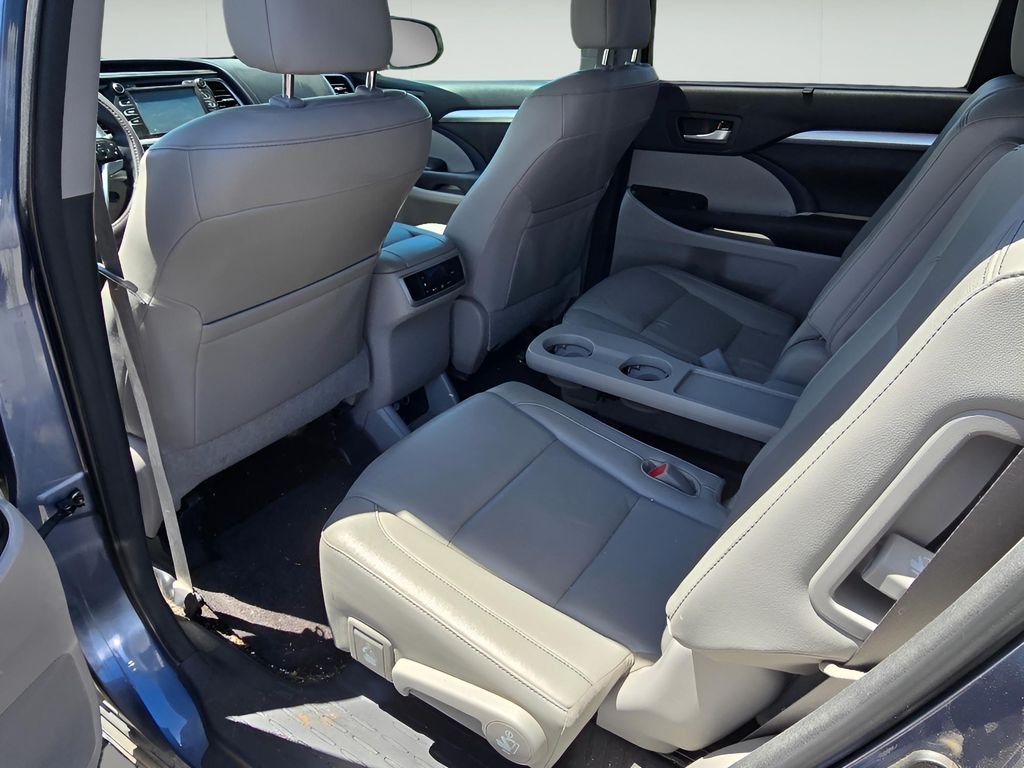 Used 2014 Shoreline Blue Pearl Toyota XLE image 13