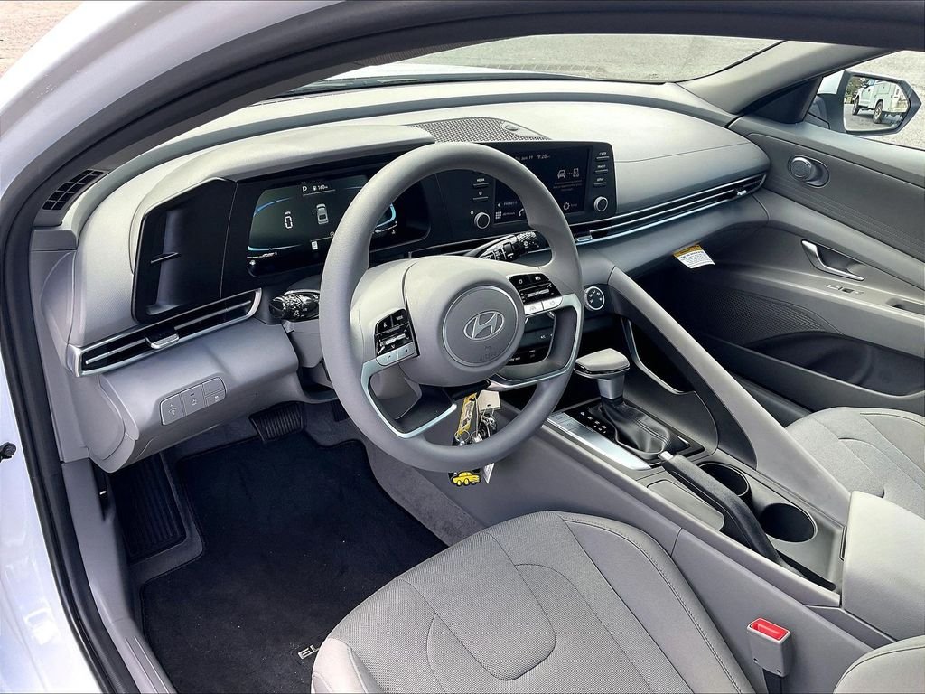 Used 2025 White Hyundai SE image 8