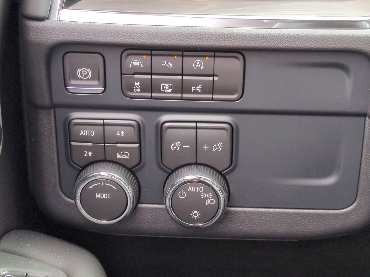 2026 Chevrolet Suburban LS - Photo 18