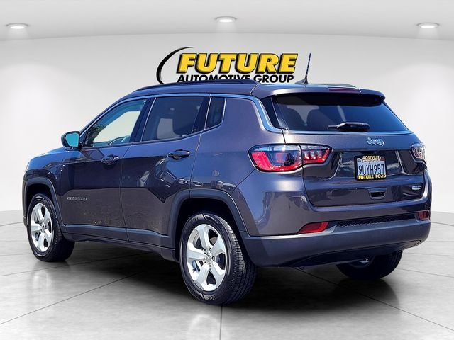 Used 2021 Gray Jeep Latitude image 6