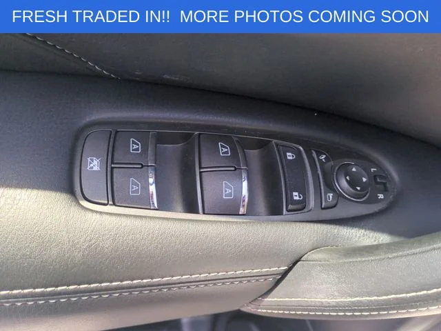 Used 2023 White INFINITI LUXE image 14