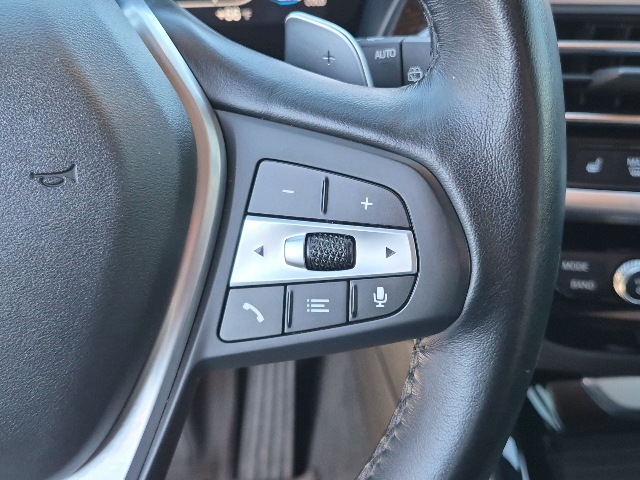 Used 2022 White BMW xDrive30i image 20