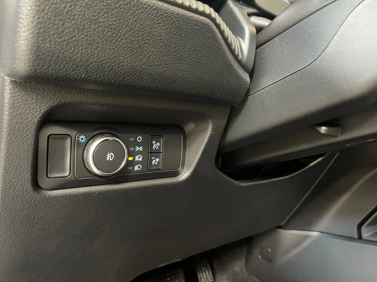 New 2026 Oxford White Ford XLT image 13