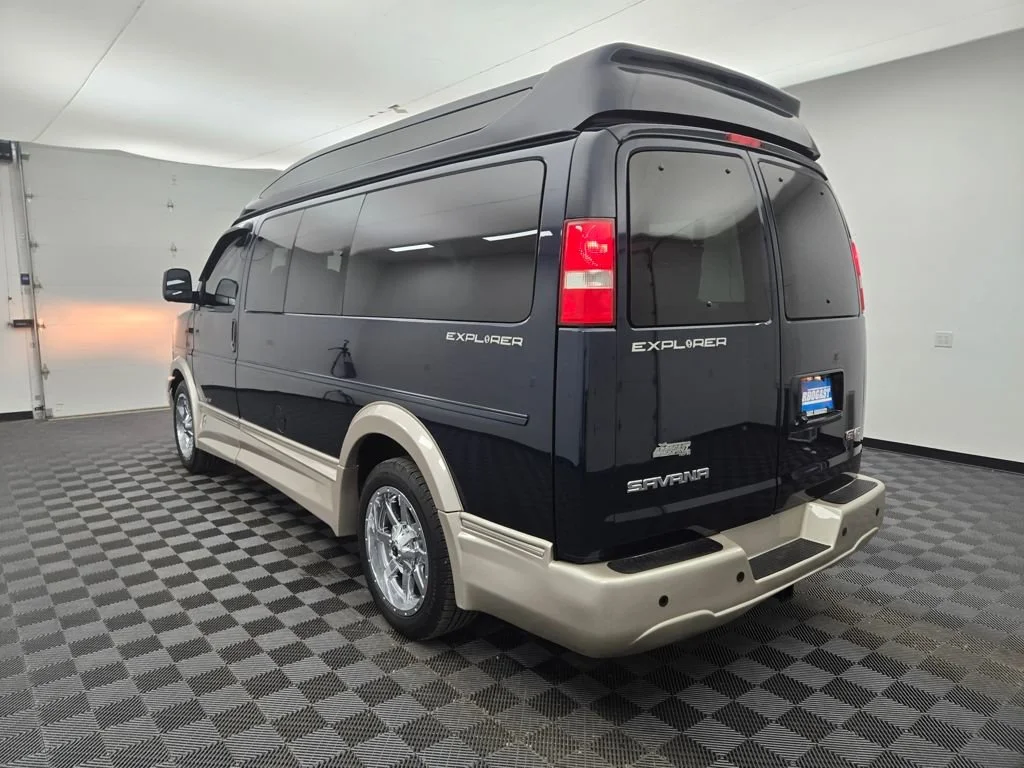 2023 GMC Savana Cargo Work Van - Photo 10
