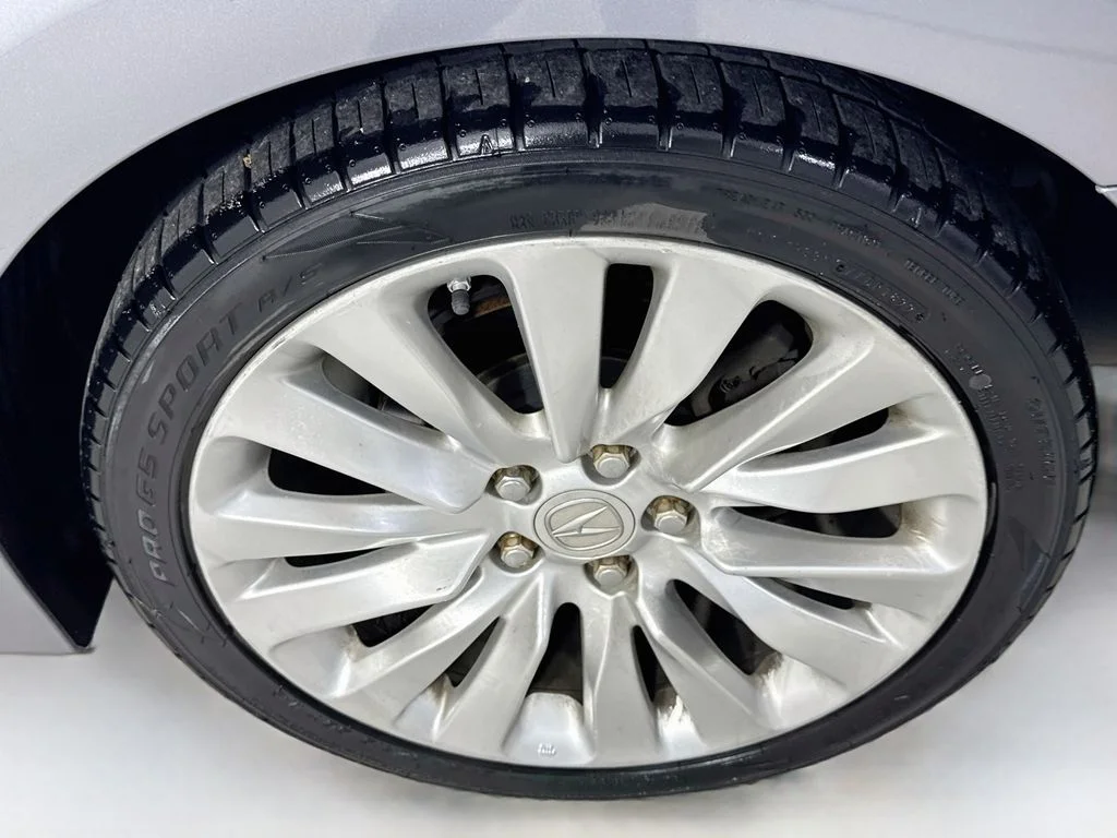 Used 2014 Silver Acura Base image 40