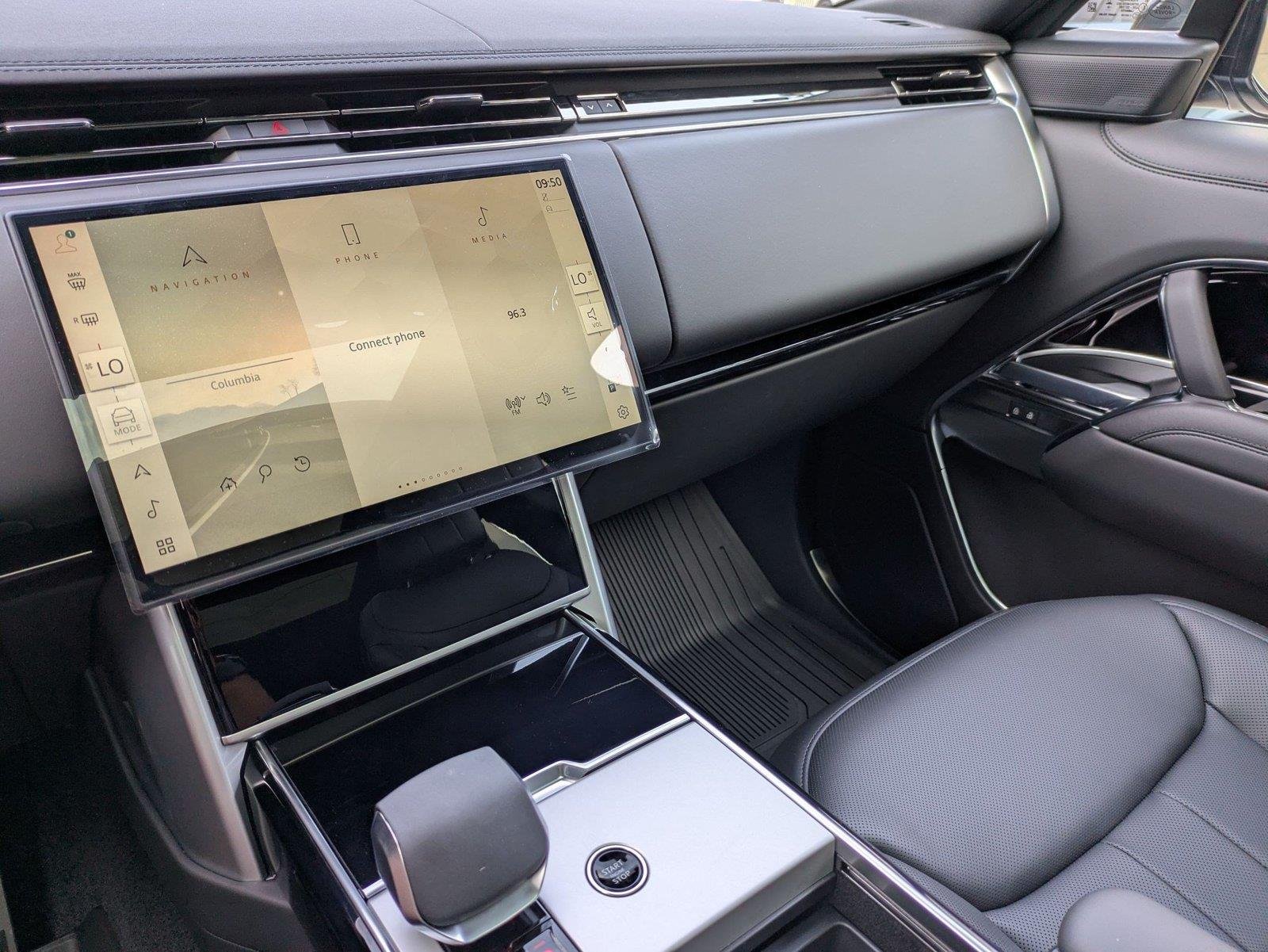 New 2026 Eiger Grey Metallic Land Rover SE image 20