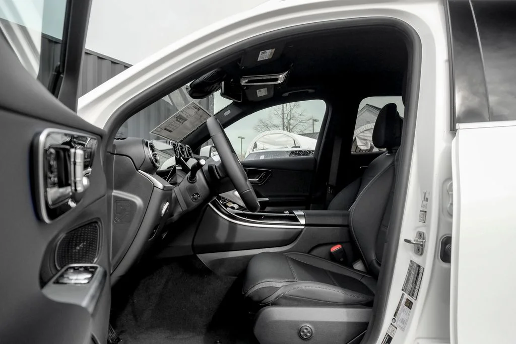 New 2026 Polar White Mercedes-Benz GLC 300 image 11