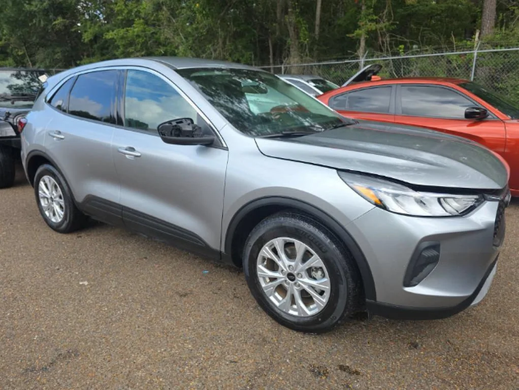Used 2024 Silver Ford Active image 3