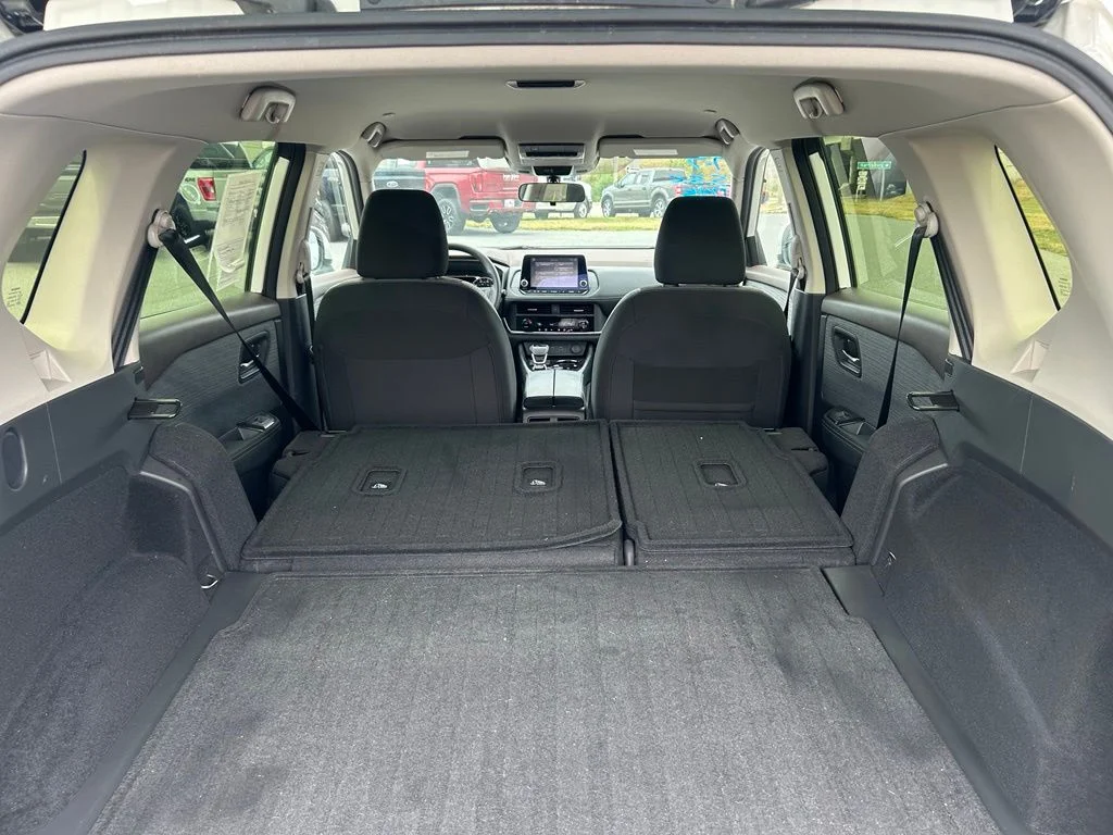 Used 2023 White Nissan SV image 22