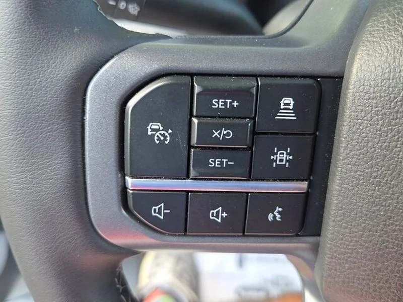 Used 2025 Space White Metallic Ford LARIAT image 25