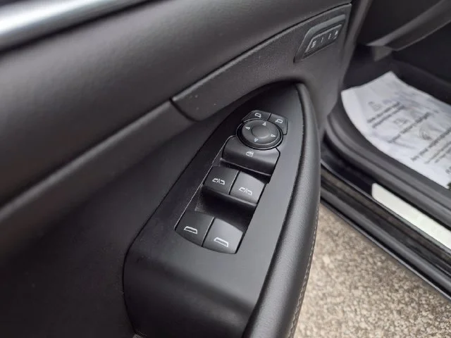 Used 2017 BLACK OYNX Buick Essence image 13
