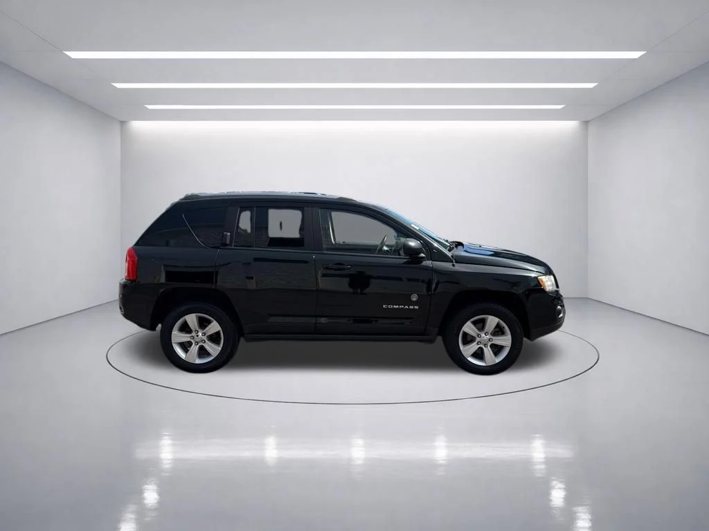 Used 2013 Black Forest Green Pearlcoat Jeep Latitude image 8