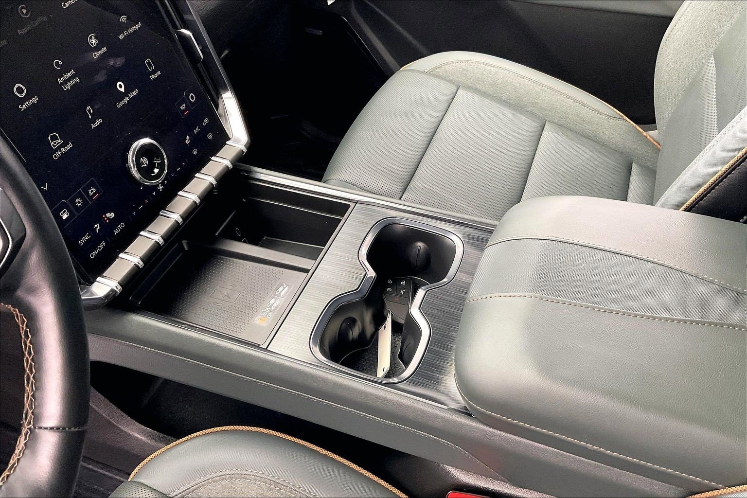2026 GMC Acadia AT4 - Photo 16
