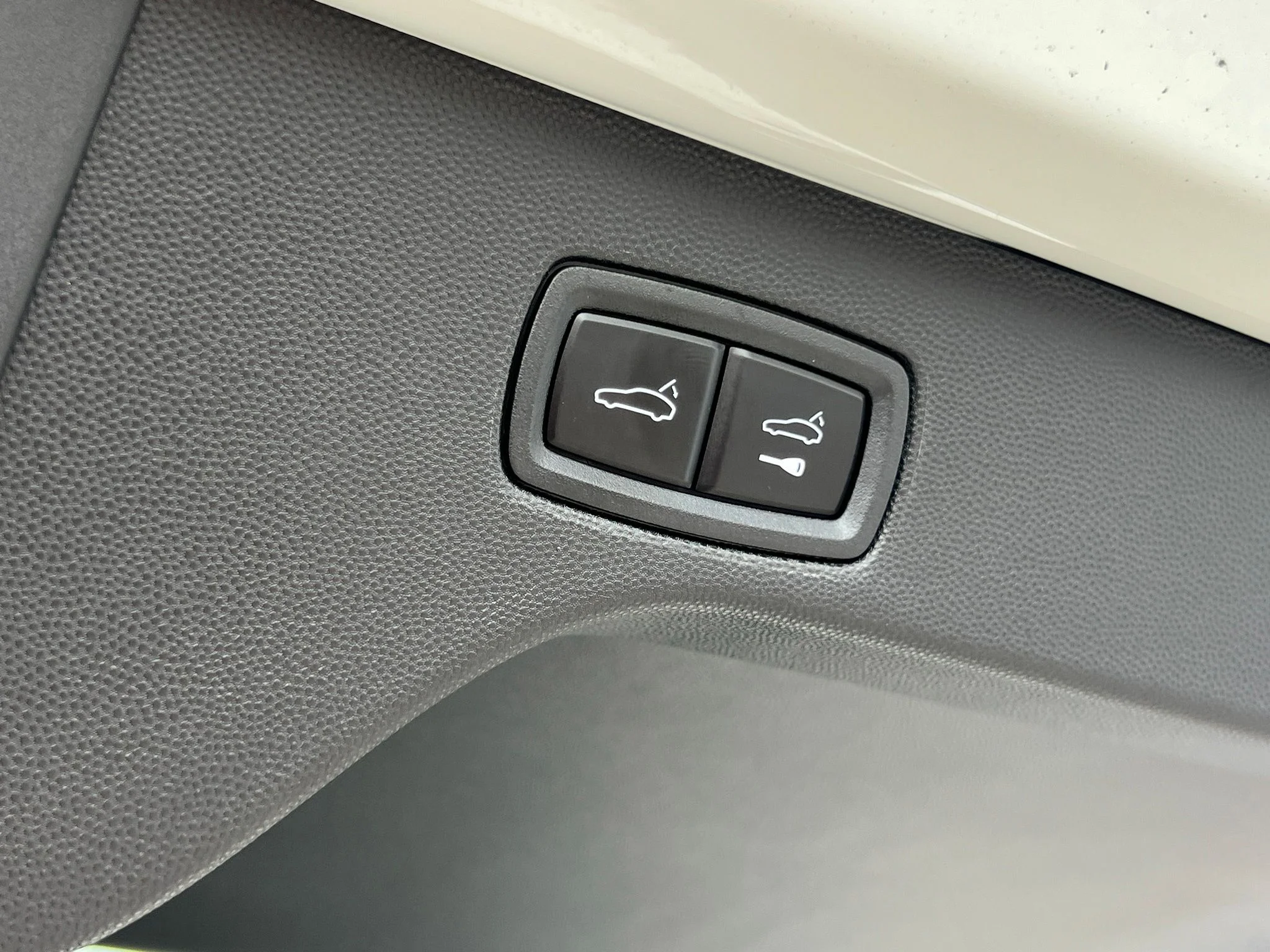 Used 2025 White Porsche 4 image 23