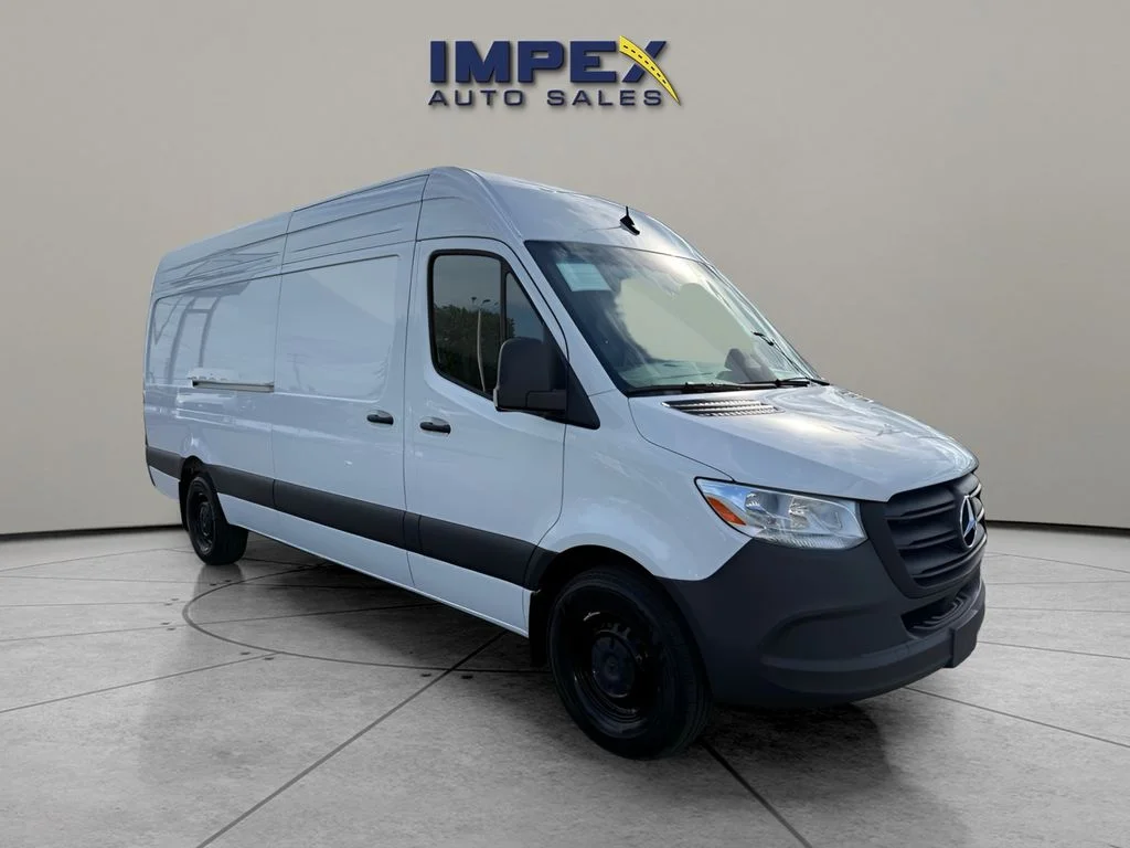 Used 2025 White Mercedes-Benz Cargo 170 WB image 7