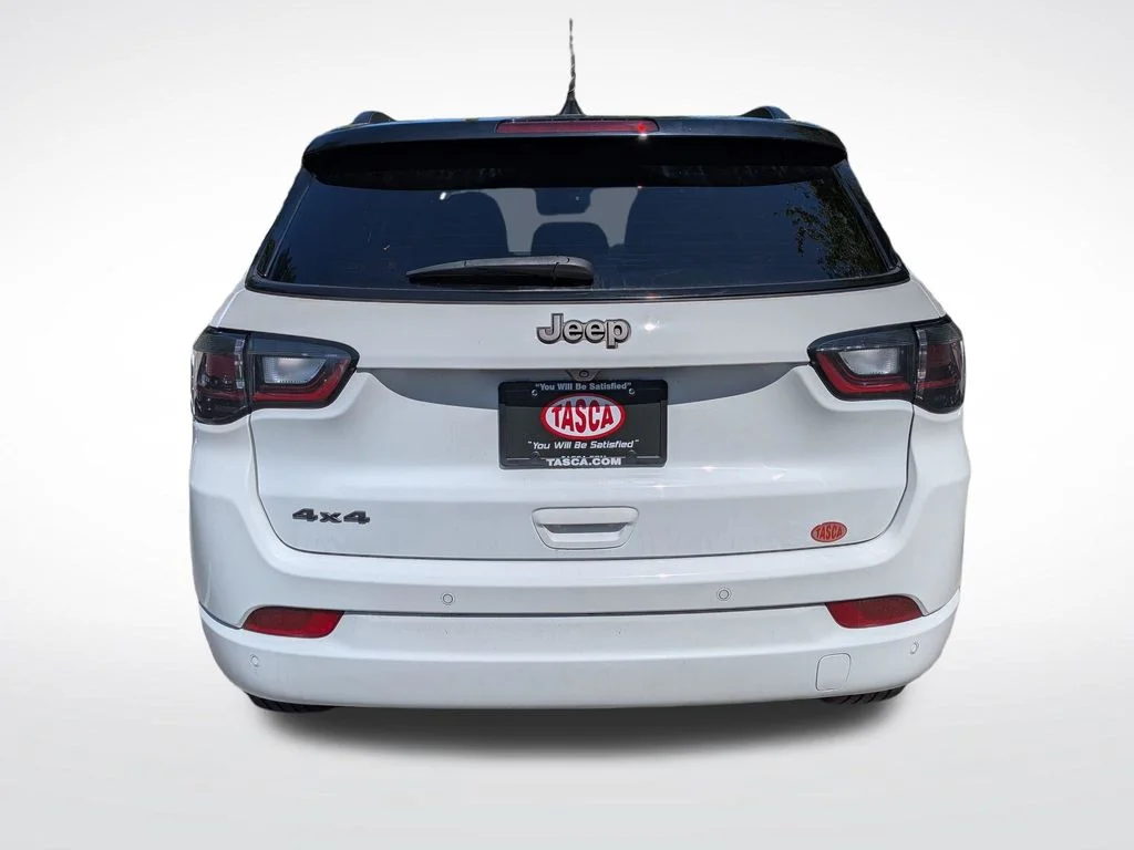 Used 2024 White Jeep Limited image 4