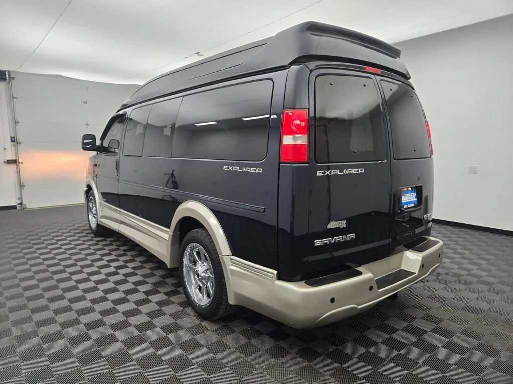 Used 2023 Special Exterior Color GMC Work Van image 10