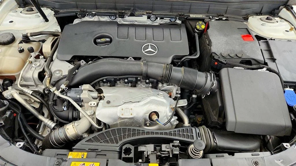 Used 2023 Polar White Mercedes-Benz GLB 250 4MATIC® SUV w/ Premium Package & Panorama Roof image 25