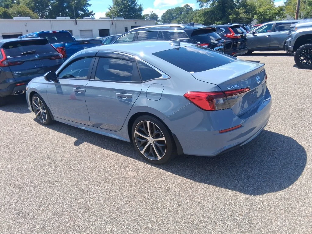Used 2022 Black Honda Touring image 3