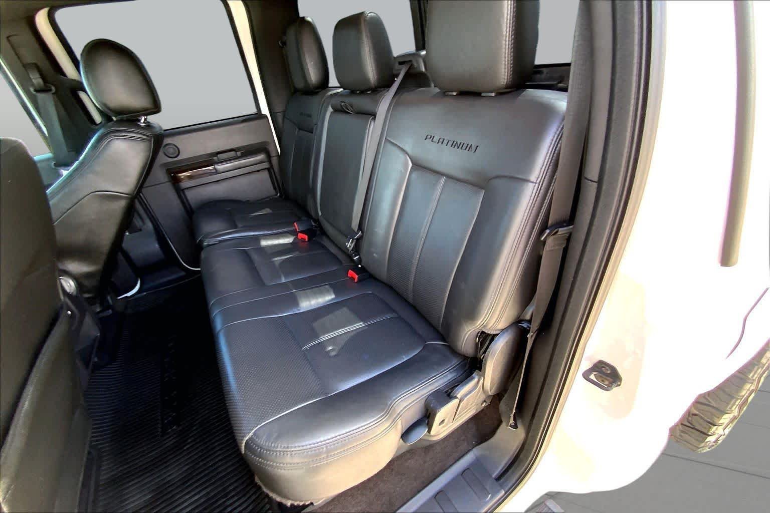 Used 2015 White Platinum Metallic Tri-Coat Ford Platinum image 20