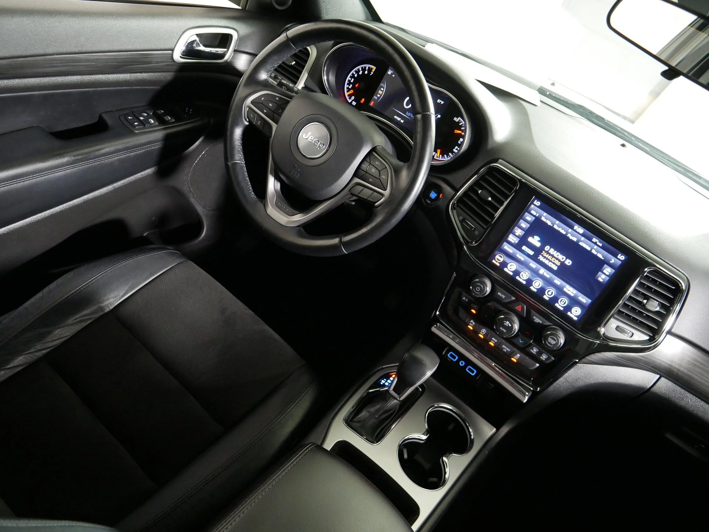 Used 2021 Bright White Clearcoat Jeep Laredo X image 9
