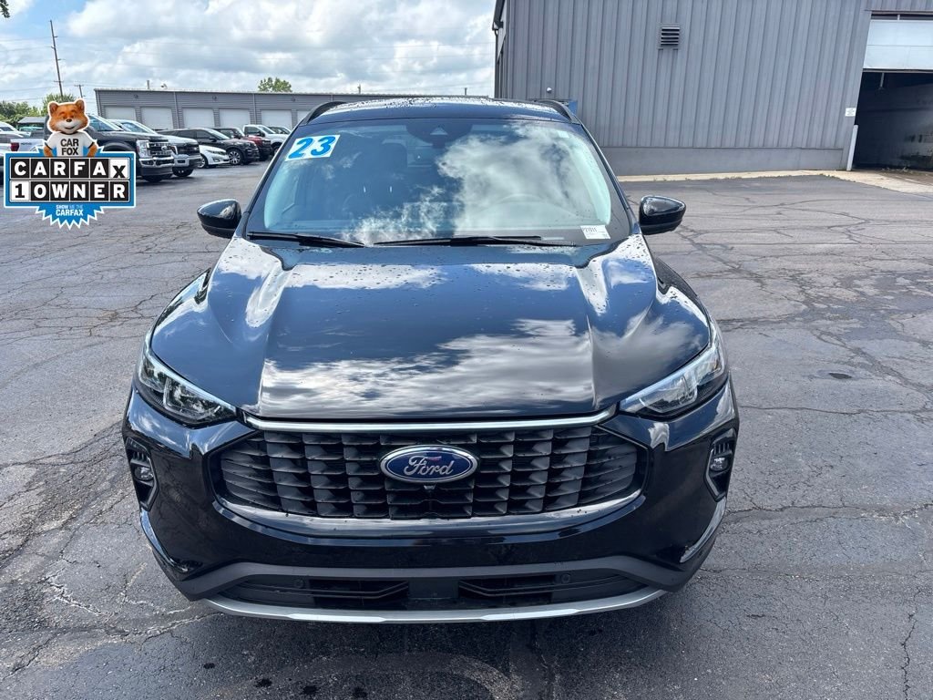 Used 2023 Black Metallic Ford Platinum image 8