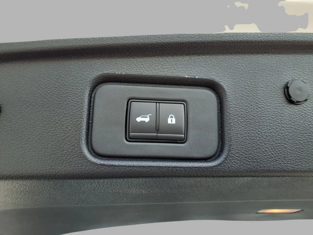 New 2026 Everest White Pearl TriCoat Nissan SV image 26