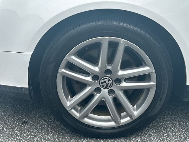 Used 2008  Volkswagen Lux image 11