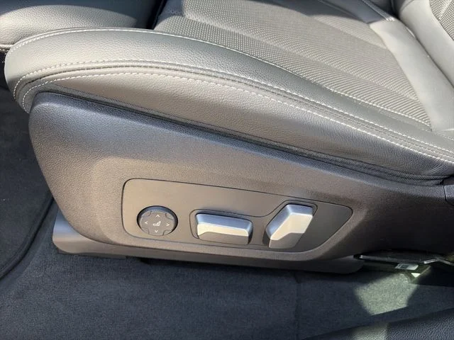 Used 2023 Gray BMW xDrive30i image 13