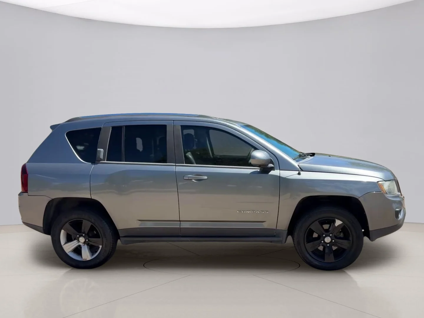 Used 2014 Gray Jeep LIMITED image 6