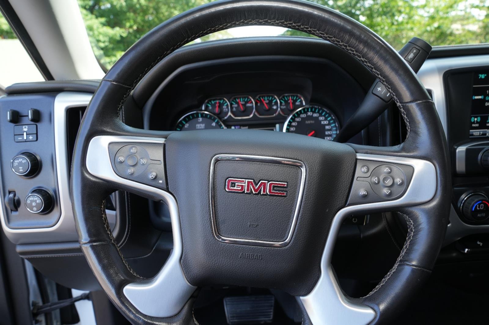 Used 2018 WHITE FROST TRICOAT GMC SLT image 23