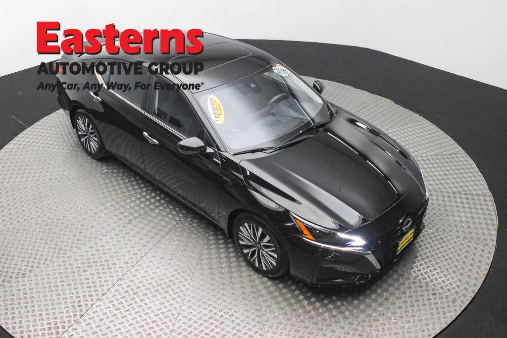 Used 2023 Black Nissan 2.5 SV image 3