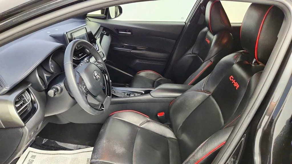 Used 2018 Black Sand Pearl Toyota XLE Premium FWD image 18