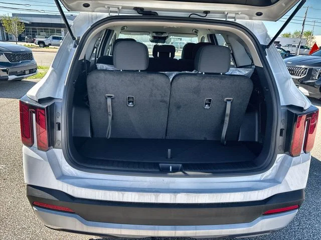 New 2026 Glacial White Pearl Kia LX image 21