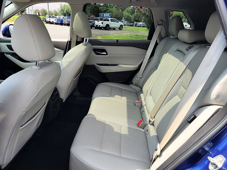 Used 2021 Caspian Blue Metallic Nissan SV image 13