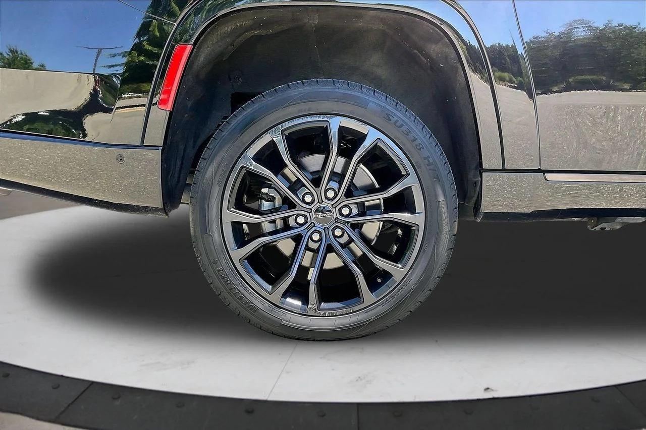 Used 2024 Black Jeep Series II image 39