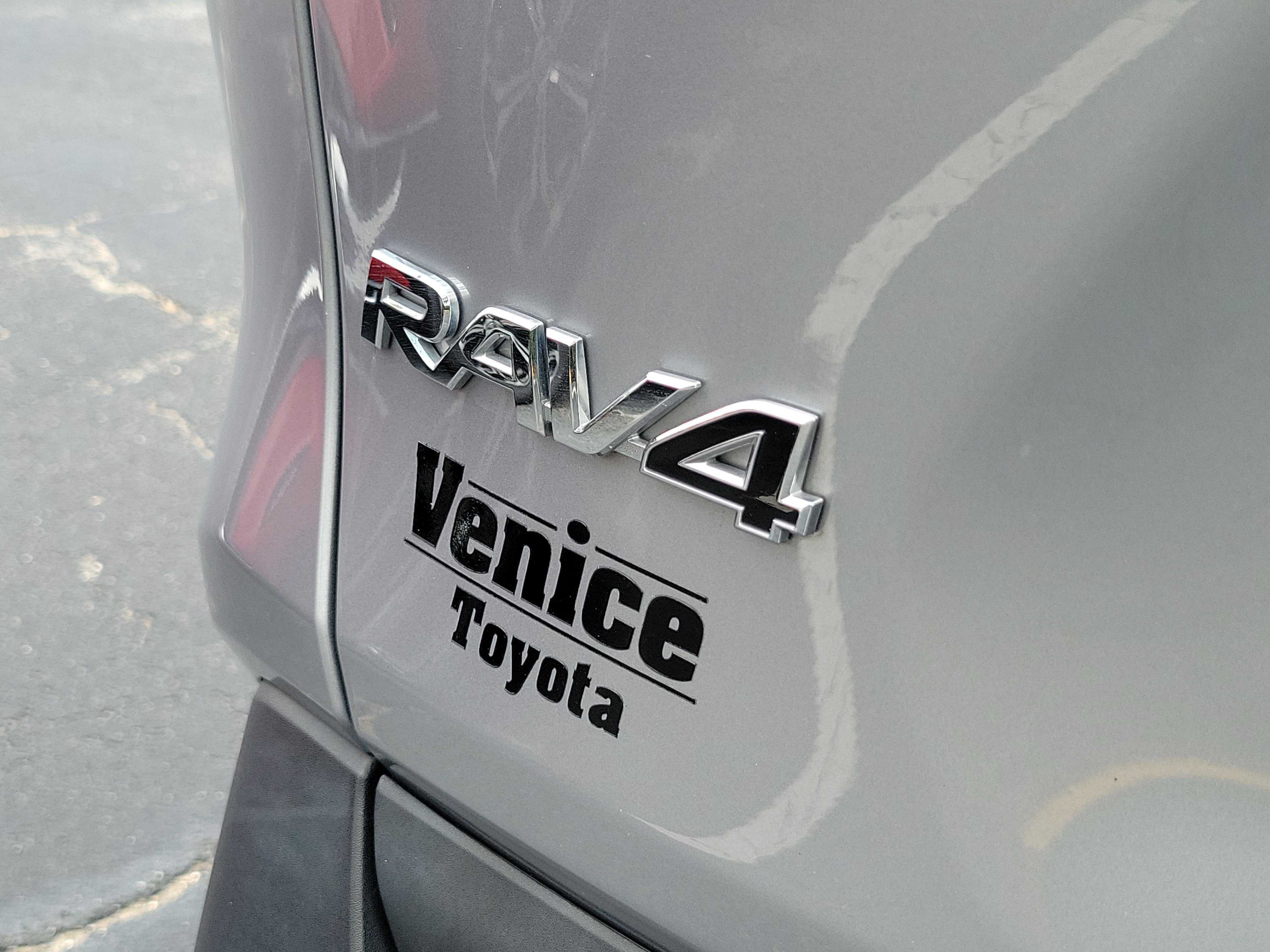 Used 2020 Silver Sky Metallic Toyota XLE image 10