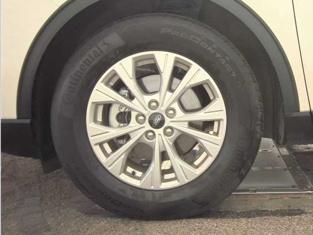 Used 2023 White Ford Active image 9