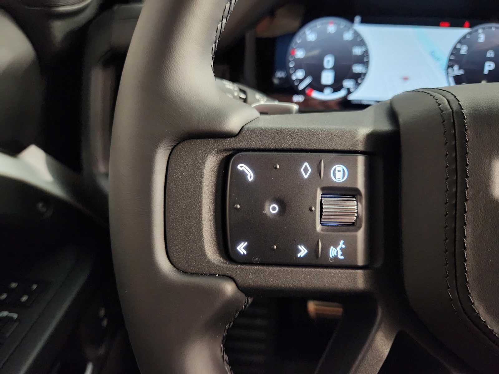 New 2026 Fuji White Land Rover V8 image 28