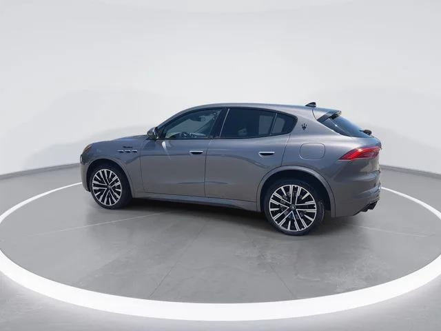 Used 2023  Maserati Modena image 6