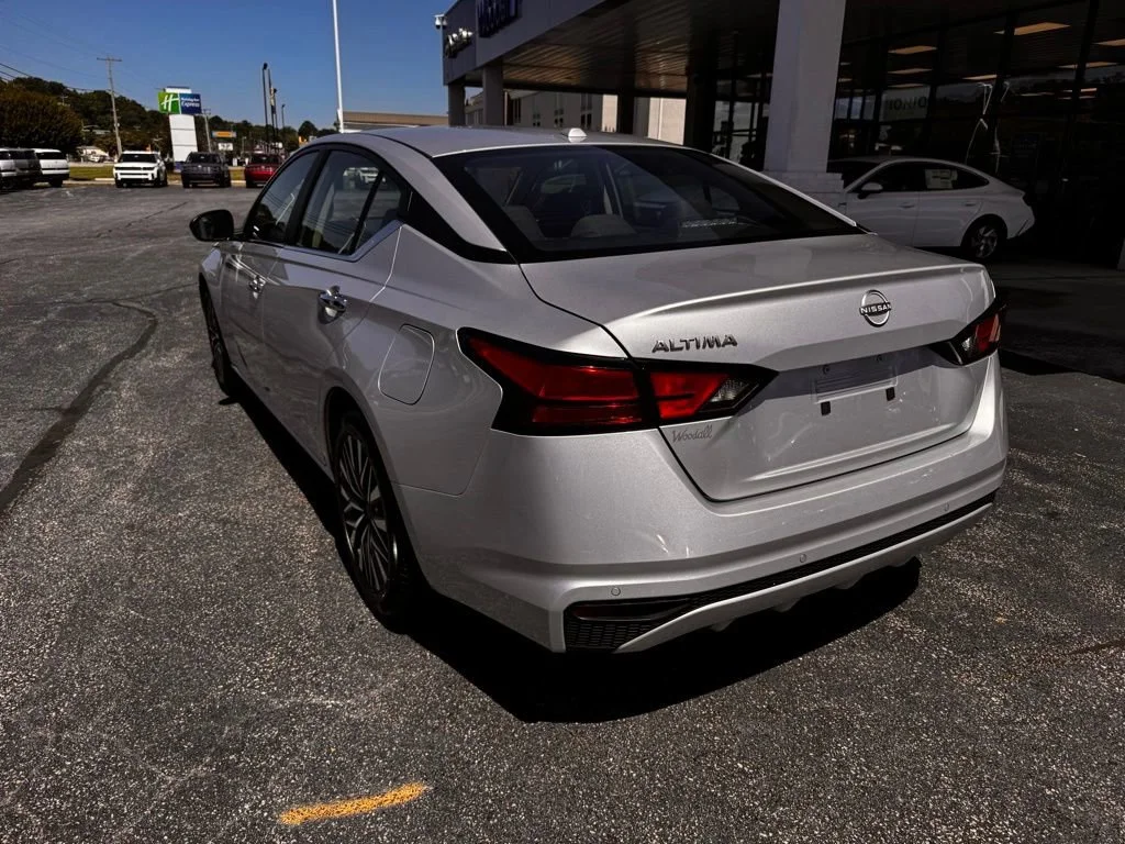 Used 2025 Silver Nissan SV image 9