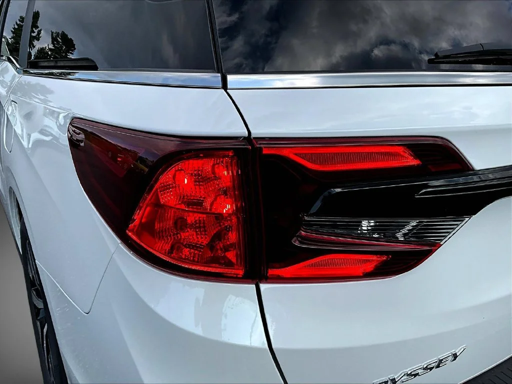 New 2027 Platinum White Pearl Honda EX-L image 26