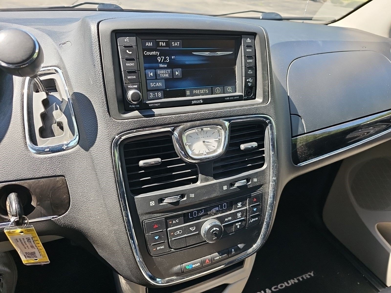 Used 2014 Brilliant Black Crystal Pearlcoat Chrysler Touring image 18