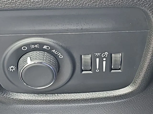 Used 2023 Black Jeep Altitude X image 18