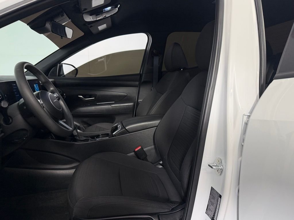 Used 2025 White Hyundai SE image 20