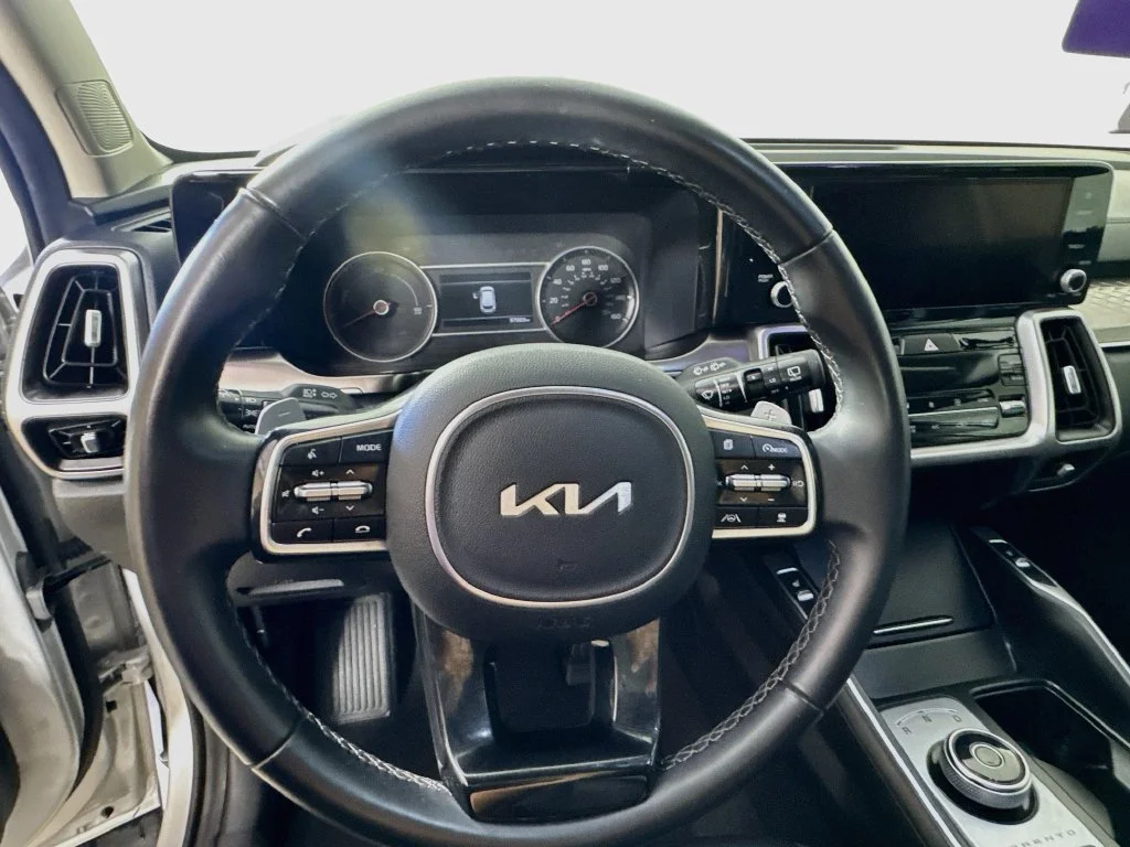 Used 2022 Silver Kia EX image 11