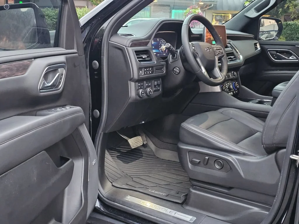 Used 2023 Black Chevrolet Z71 image 25
