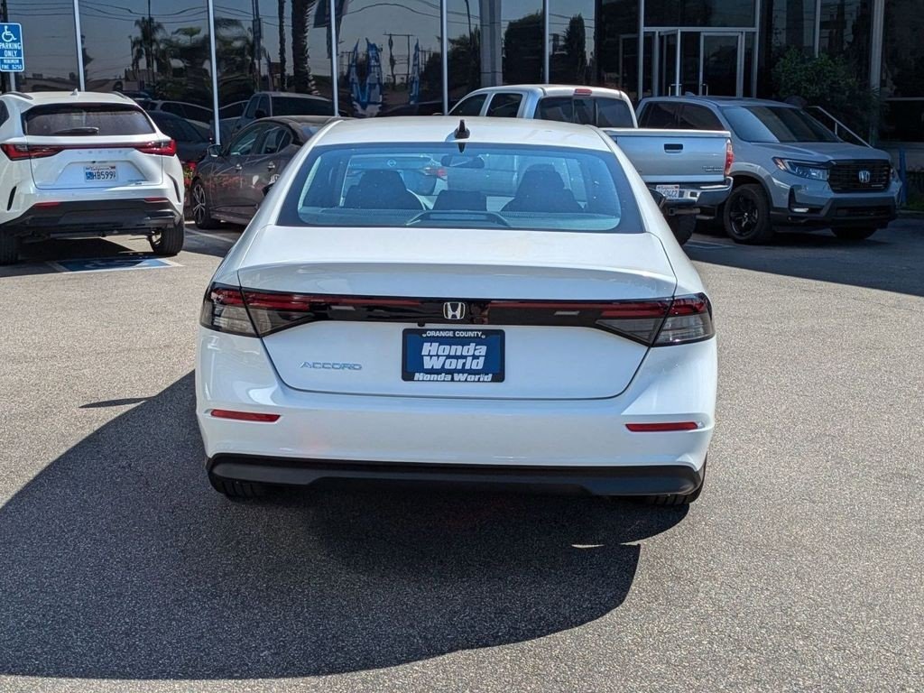 2025 Honda Accord SE - Photo 6