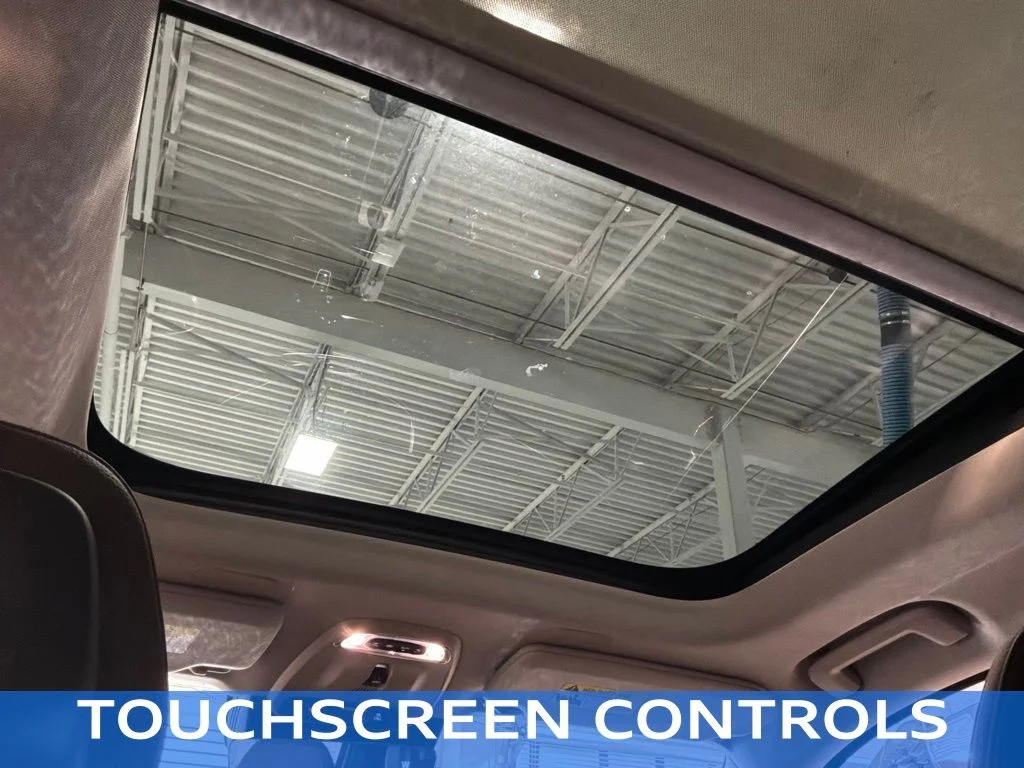 Used 2020 Blue Volvo T6 Momentum image 4