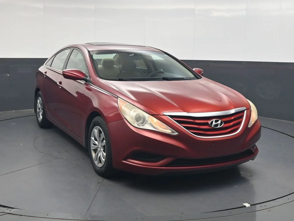 Used 2011 Red Hyundai GLS image 2